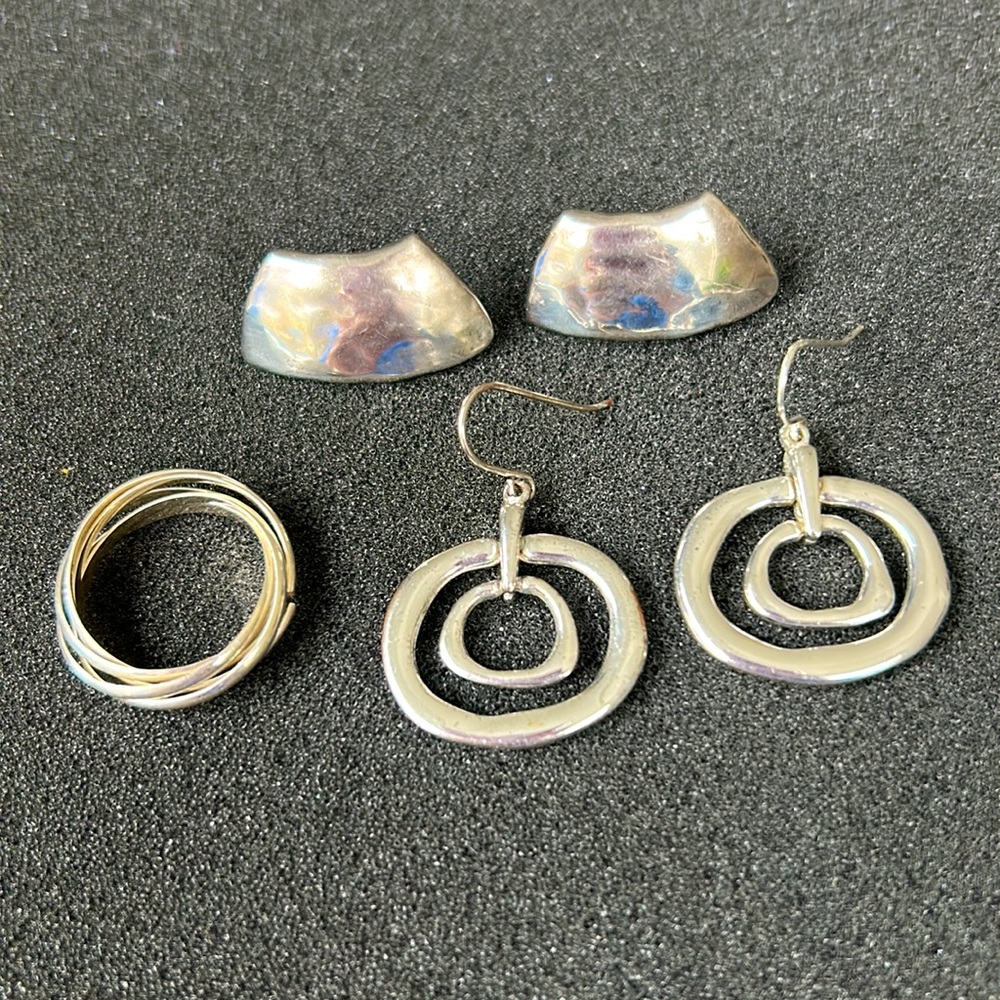 Silver collection 2 earrings and a ring. SUPER FAST SHIPPING